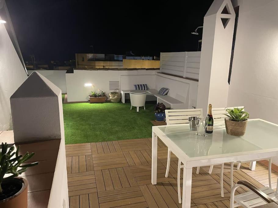 Casa Lola Conil, Azotea Al Mar Y Parking Solo Familias O Parejas Villa Conil De La Frontera Eksteriør billede